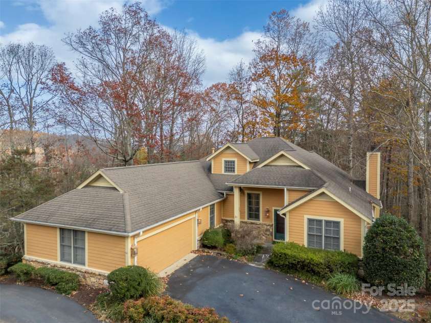 21 Wild Flower Hollow, Hendersonville, NC 28739.  MLS# CAR4321049, YatesRealty ID 769. 