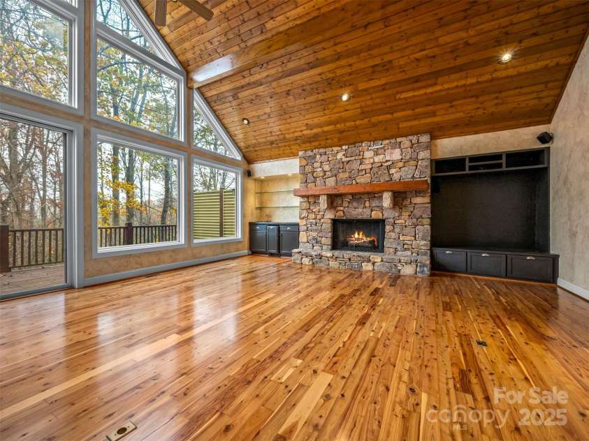 21 Wild Flower Hollow, Hendersonville, NC 28739.  MLS# CAR4321049, YatesRealty ID 769. 