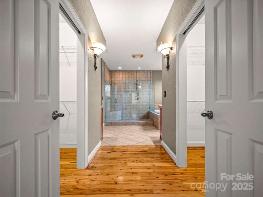 21 Wild Flower Hollow, Hendersonville, NC 28739.  MLS# CAR4321049, YatesRealty ID 769. 