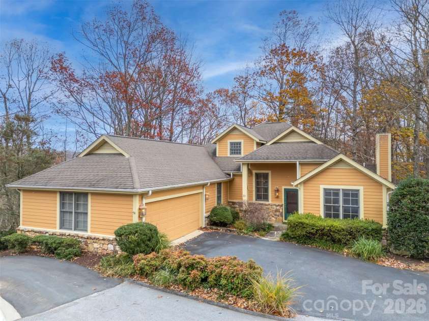 21 Wild Flower Hollow, Hendersonville, NC 28739.  MLS# CAR4321049, YatesRealty ID 769. 