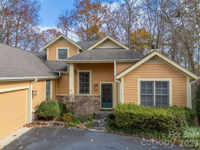 21 Wild Flower Hollow, Hendersonville, NC 28739.  MLS# CAR4321049, YatesRealty ID 769. 