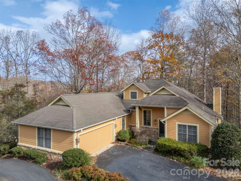 21 Wild Flower Hollow, Hendersonville, NC 28739.  MLS# CAR4321049, YatesRealty ID 769. 