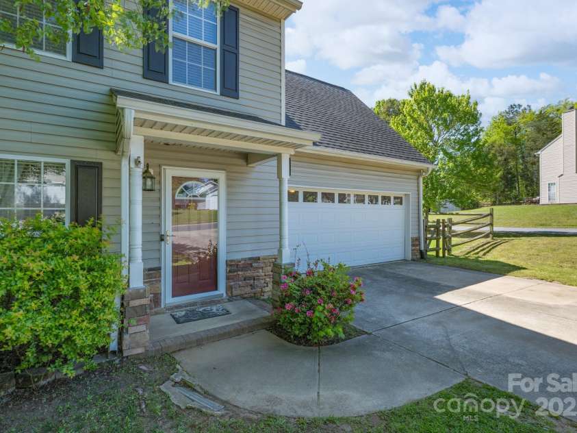 12604 Cardinal Point Road, Charlotte, NC 28269.  MLS# CAR4241578, YatesRealty ID 7690. 