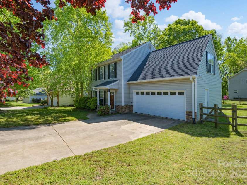 12604 Cardinal Point Road, Charlotte, NC 28269.  MLS# CAR4241578, YatesRealty ID 7690. 