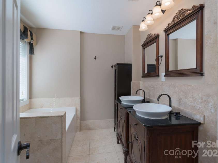 12604 Cardinal Point Road, Charlotte, NC 28269.  MLS# CAR4241578, YatesRealty ID 7690. 