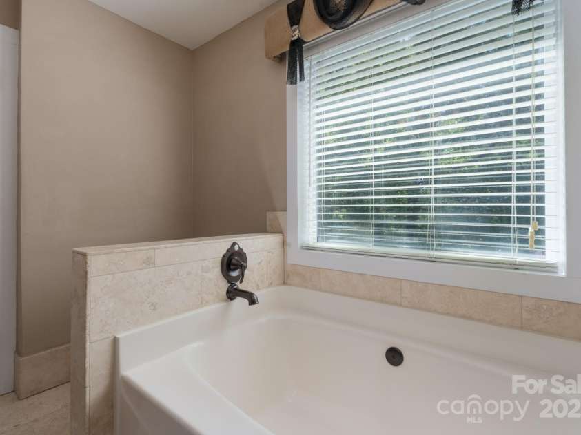 12604 Cardinal Point Road, Charlotte, NC 28269.  MLS# CAR4241578, YatesRealty ID 7690. 