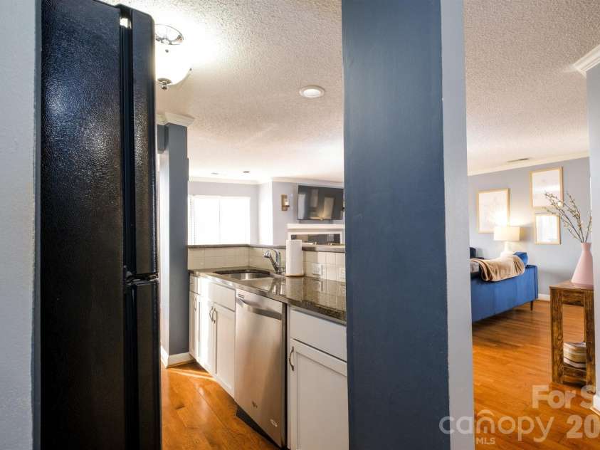 2508 Cranbrook Lane, Charlotte, NC 28207.  MLS# CAR4343080, YatesRealty ID 7690. 