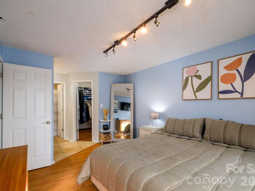 2508 Cranbrook Lane, Charlotte, NC 28207.  MLS# CAR4343080, YatesRealty ID 7690. 