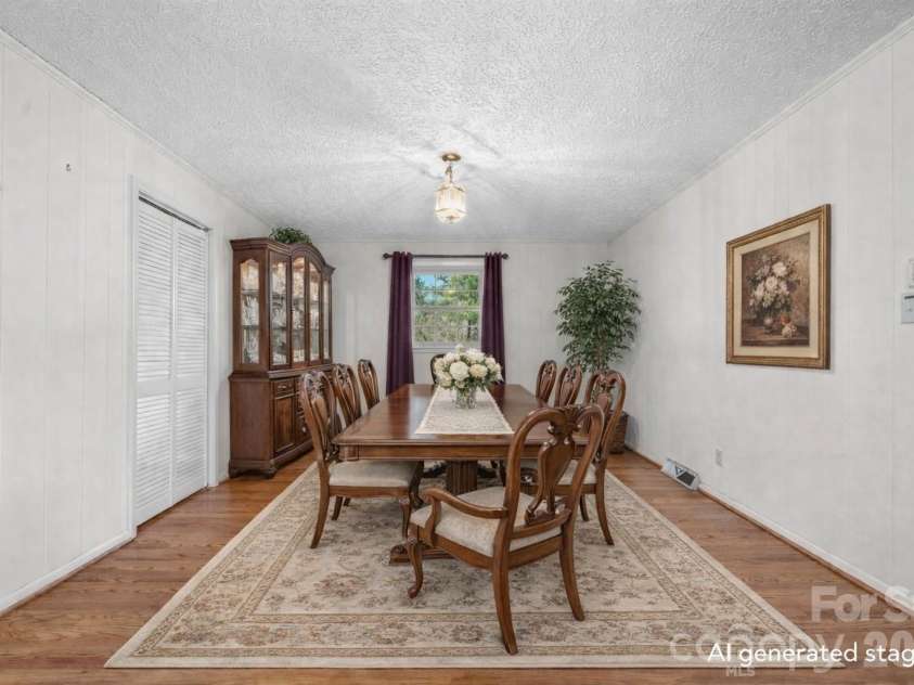 5515 Chestnut Drive, Hickory, NC 28602.  MLS# CAR4359221, YatesRealty ID 7691. 