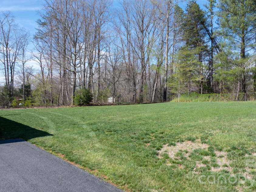 5515 Chestnut Drive, Hickory, NC 28602.  MLS# CAR4359221, YatesRealty ID 7691. 