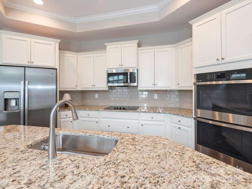 1346 Millview Lane, Matthews, NC 28104.  MLS# CAR4279682, YatesRealty ID 7692. Kitchen