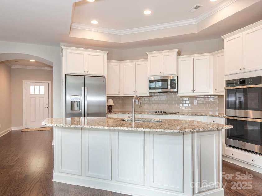1346 Millview Lane, Matthews, NC 28104.  MLS# CAR4279682, YatesRealty ID 7692. Kitchen