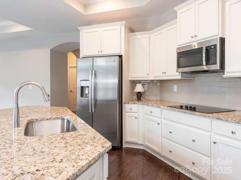 1346 Millview Lane, Matthews, NC 28104.  MLS# CAR4279682, YatesRealty ID 7692. Kitchen