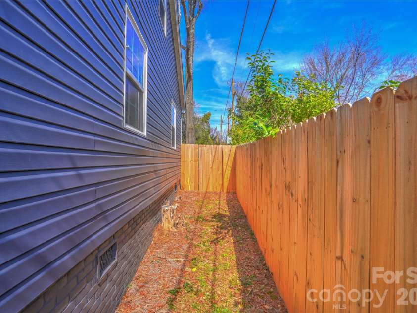 4429 Major Street, Charlotte, NC 28208.  MLS# CAR4346817, YatesRealty ID 7693. 