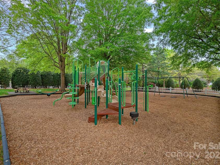 8600 Glade Court, Huntersville, NC 28078.  MLS# CAR4246992, YatesRealty ID 7694. Just a short walk away through the path, you're at the amenities center!