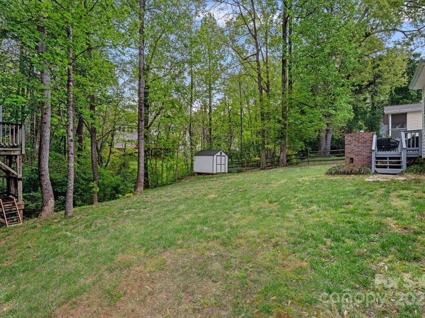 8600 Glade Court, Huntersville, NC 28078.  MLS# CAR4246992, YatesRealty ID 7694. Located on a cul-de-sac street, this home is private and tucked away - you'll love living here!