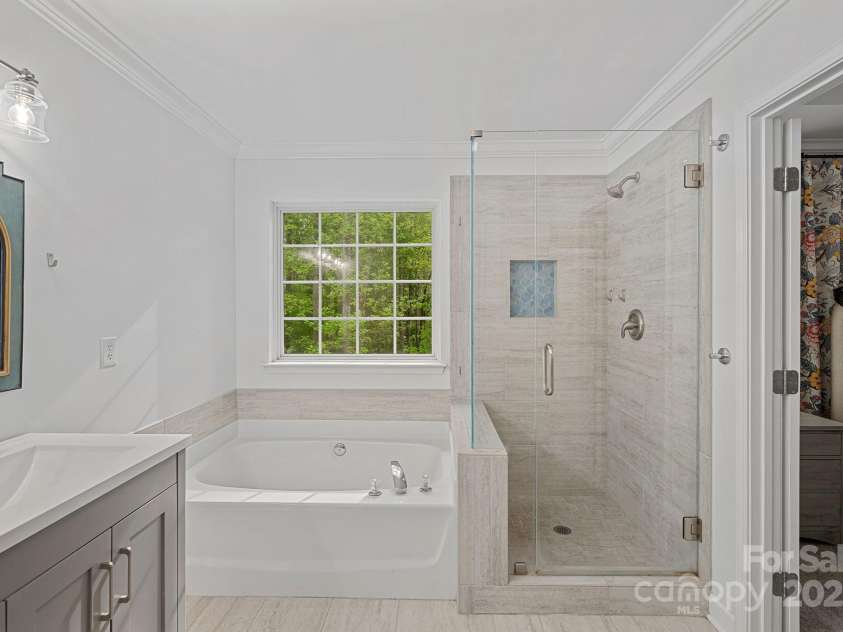 8600 Glade Court, Huntersville, NC 28078.  MLS# CAR4246992, YatesRealty ID 7694. Primary bath retreat!