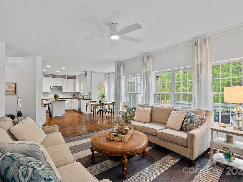 8600 Glade Court, Huntersville, NC 28078.  MLS# CAR4246992, YatesRealty ID 7694. The main living space offers wonderful views to the tree-lined backyard.  It's open, light and bright!