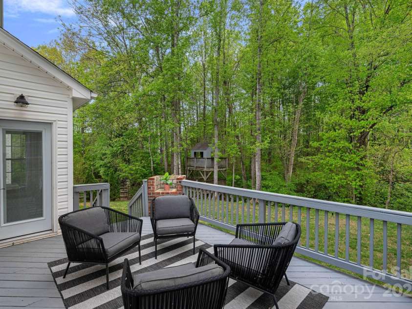 8600 Glade Court, Huntersville, NC 28078.  MLS# CAR4246992, YatesRealty ID 7694. This home boasts a lovely back deck, perfect for outdoor entertaining or enjoying those cozy Carolina evenings with your favorite beverage.