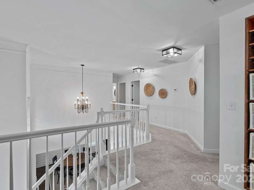 8600 Glade Court, Huntersville, NC 28078.  MLS# CAR4246992, YatesRealty ID 7694. Updated lighting!  Upper level overlook foyer space!