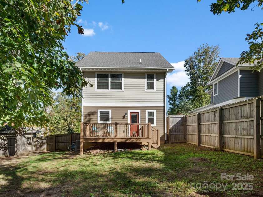 31 Lamar Avenue, Asheville, NC 28803.  MLS# CAR4227837, YatesRealty ID 7696. 