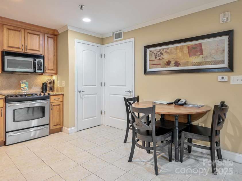 218 Bowling Park Road, Asheville, NC 28803.  MLS# CAR4137977, YatesRealty ID 7699. 