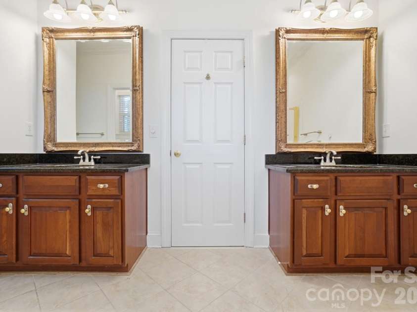 8044 Hawk Crest Court, Charlotte, NC 28270.  MLS# CAR4267919, YatesRealty ID 7700. Primary bath 