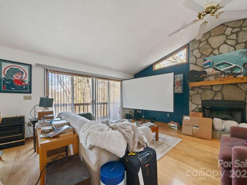 81 Hogback Mountain Court, Sapphire, NC 28774.  MLS# CAR4238818, YatesRealty ID 7700. 