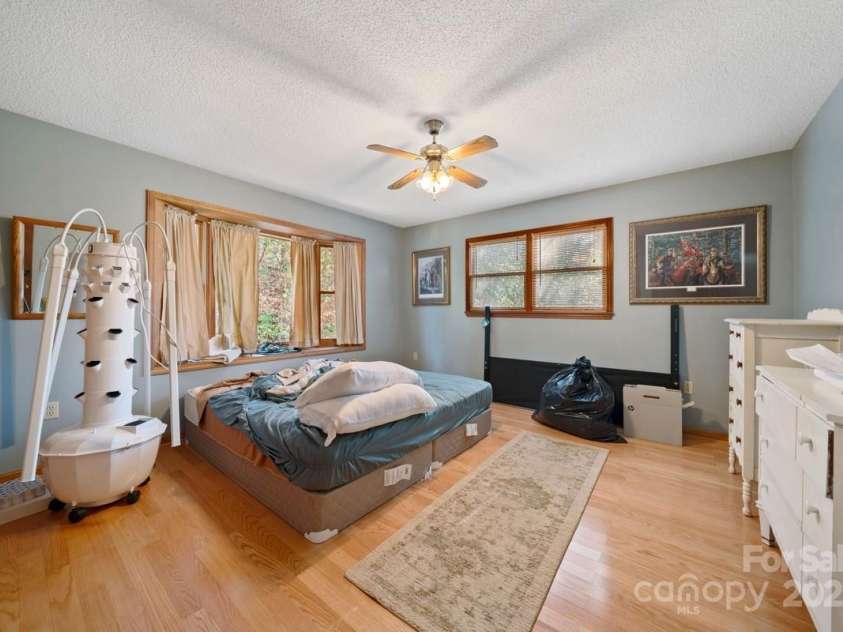 81 Hogback Mountain Court, Sapphire, NC 28774.  MLS# CAR4238818, YatesRealty ID 7700. 