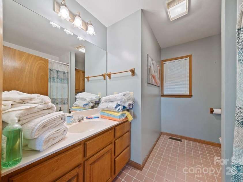 81 Hogback Mountain Court, Sapphire, NC 28774.  MLS# CAR4238818, YatesRealty ID 7700. 