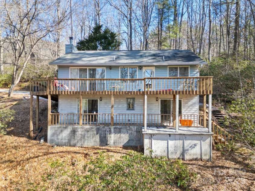 81 Hogback Mountain Court, Sapphire, NC 28774.  MLS# CAR4238818, YatesRealty ID 7700. 