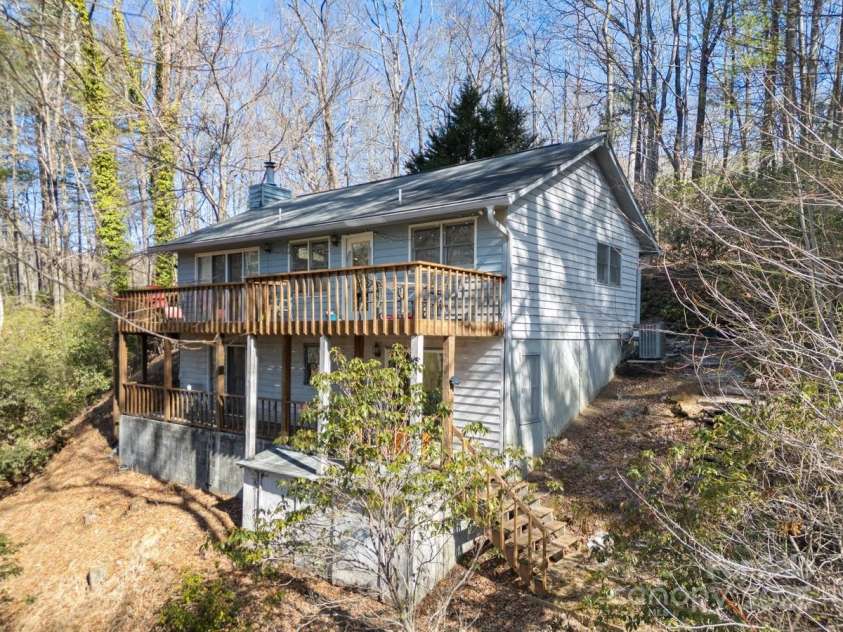 81 Hogback Mountain Court, Sapphire, NC 28774.  MLS# CAR4238818, YatesRealty ID 7700. 