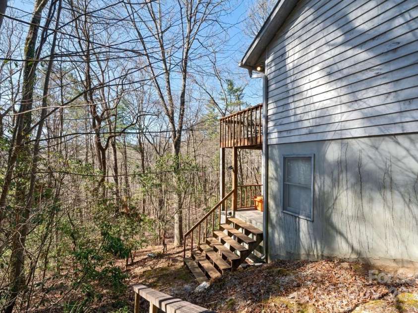 81 Hogback Mountain Court, Sapphire, NC 28774.  MLS# CAR4238818, YatesRealty ID 7700. 