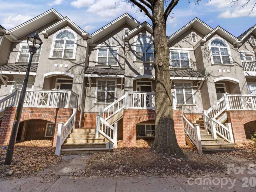 212 Cedar Street, Charlotte, NC 28202.  MLS# CAR4361120, YatesRealty ID 7702. 