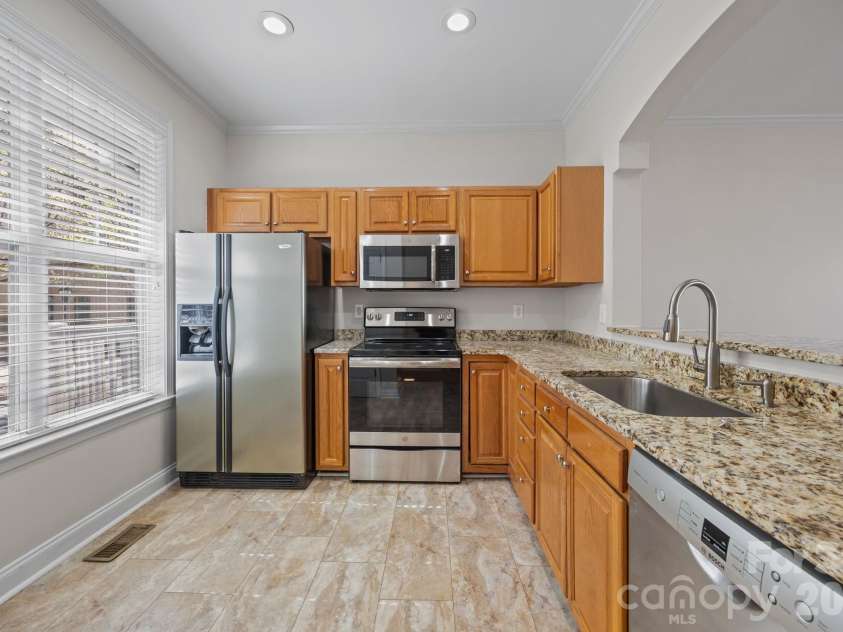 212 Cedar Street, Charlotte, NC 28202.  MLS# CAR4361120, YatesRealty ID 7702. 