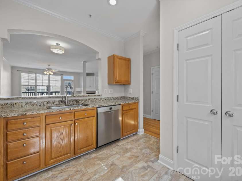 212 Cedar Street, Charlotte, NC 28202.  MLS# CAR4361120, YatesRealty ID 7702. 
