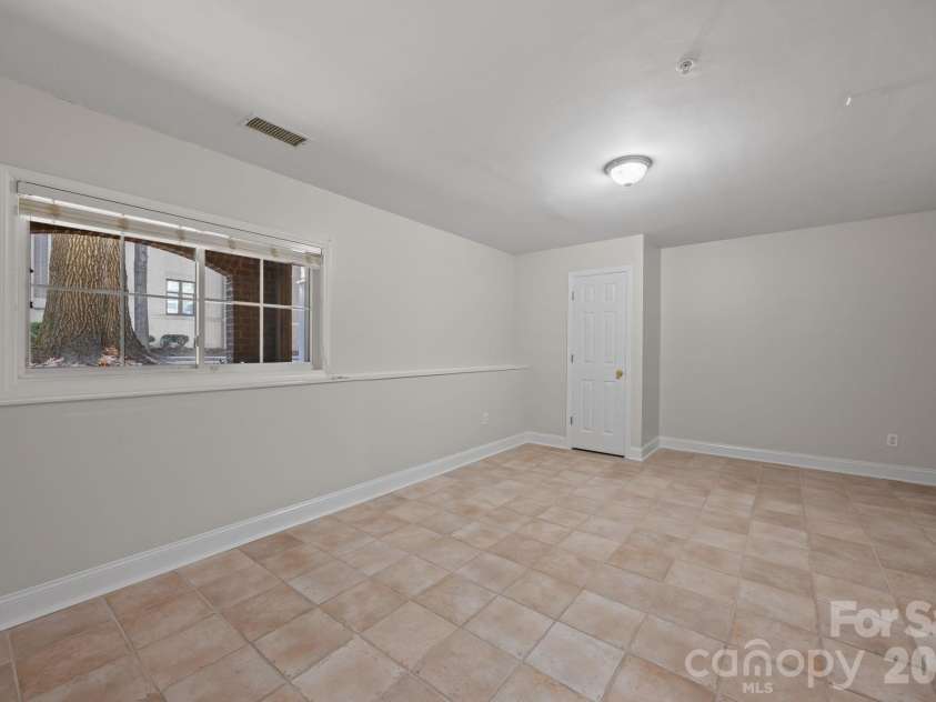 212 Cedar Street, Charlotte, NC 28202.  MLS# CAR4361120, YatesRealty ID 7702. 