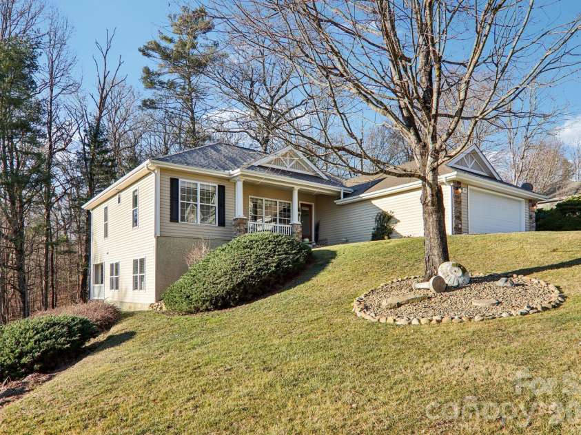59 Eagle Chase Lane, Etowah, NC 28729.  MLS# CAR4346343, YatesRealty ID 7703. 