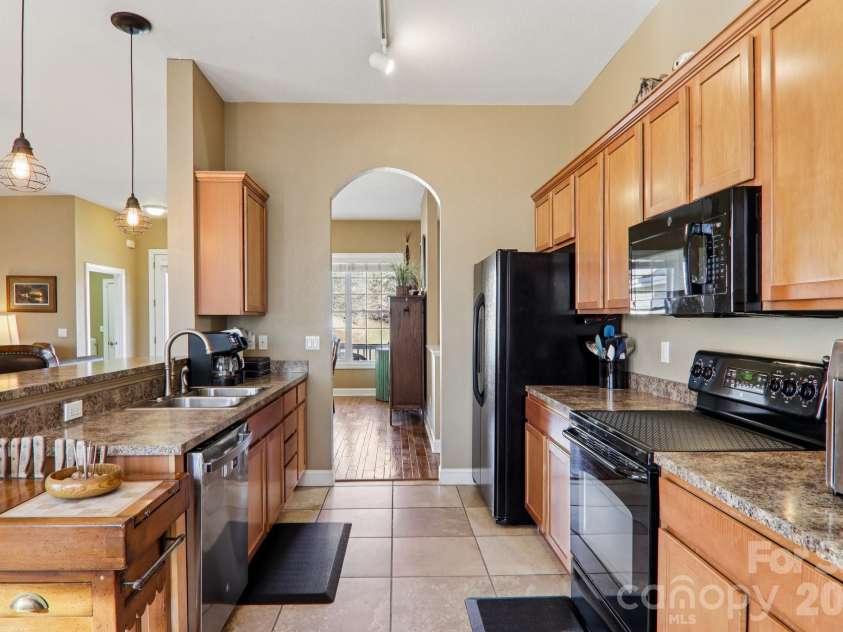 59 Eagle Chase Lane, Etowah, NC 28729.  MLS# CAR4346343, YatesRealty ID 7703. 