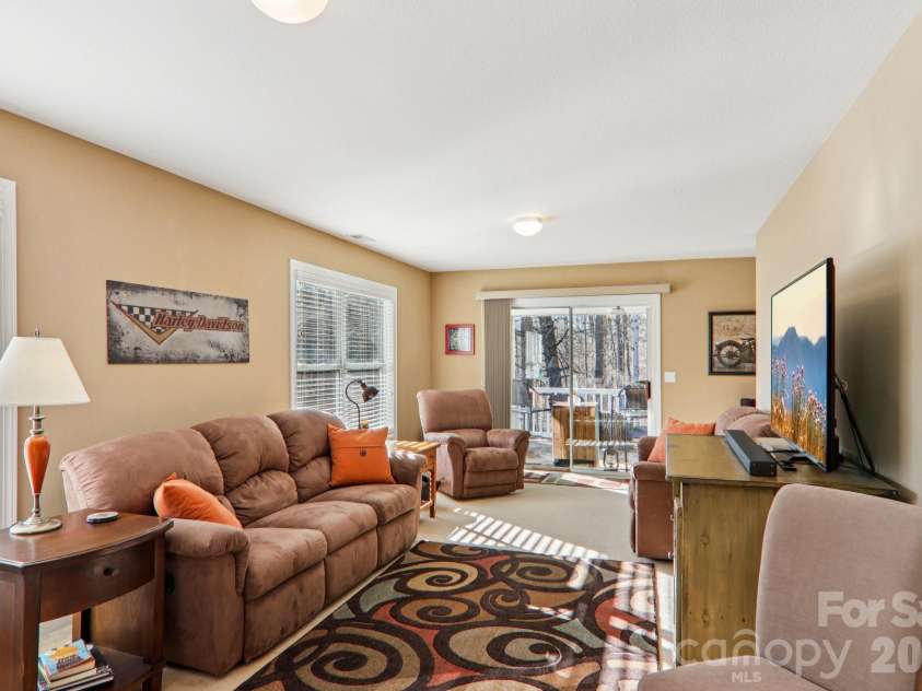 59 Eagle Chase Lane, Etowah, NC 28729.  MLS# CAR4346343, YatesRealty ID 7703. 