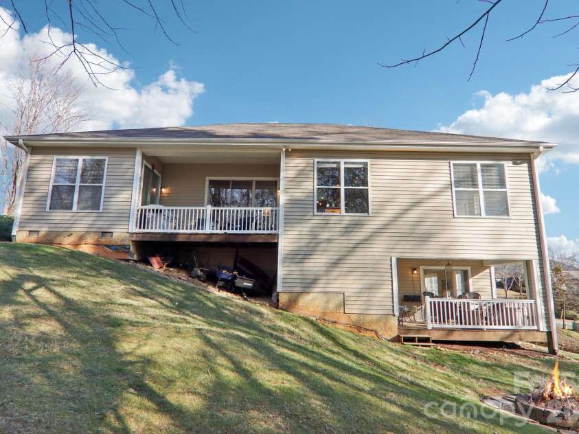 59 Eagle Chase Lane, Etowah, NC 28729.  MLS# CAR4346343, YatesRealty ID 7703. 