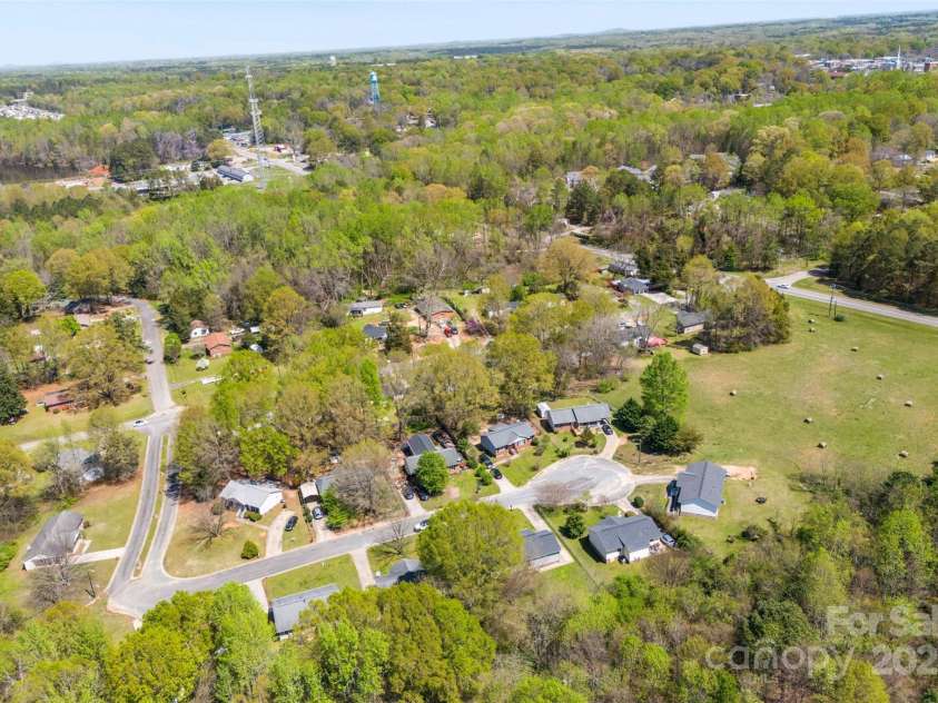 116 Ridgewood Drive, York, SC 29745.  MLS# CAR4242083, YatesRealty ID 7704. 