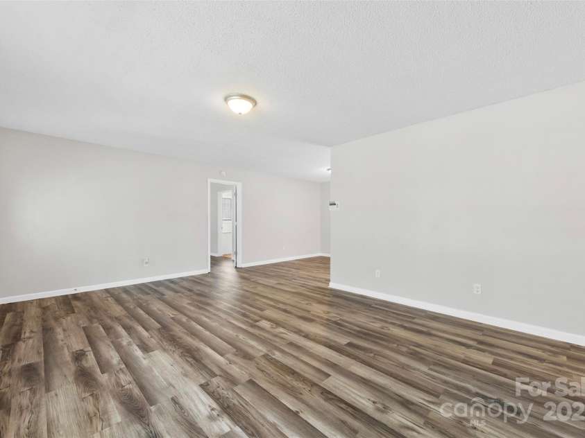 116 Ridgewood Drive, York, SC 29745.  MLS# CAR4242083, YatesRealty ID 7704. 