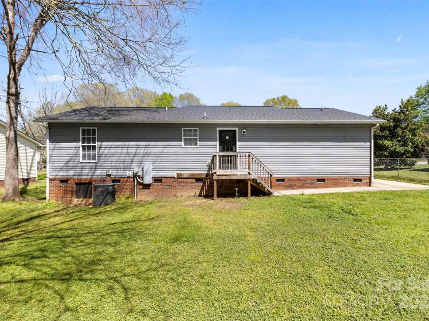 116 Ridgewood Drive, York, SC 29745.  MLS# CAR4242083, YatesRealty ID 7704. 
