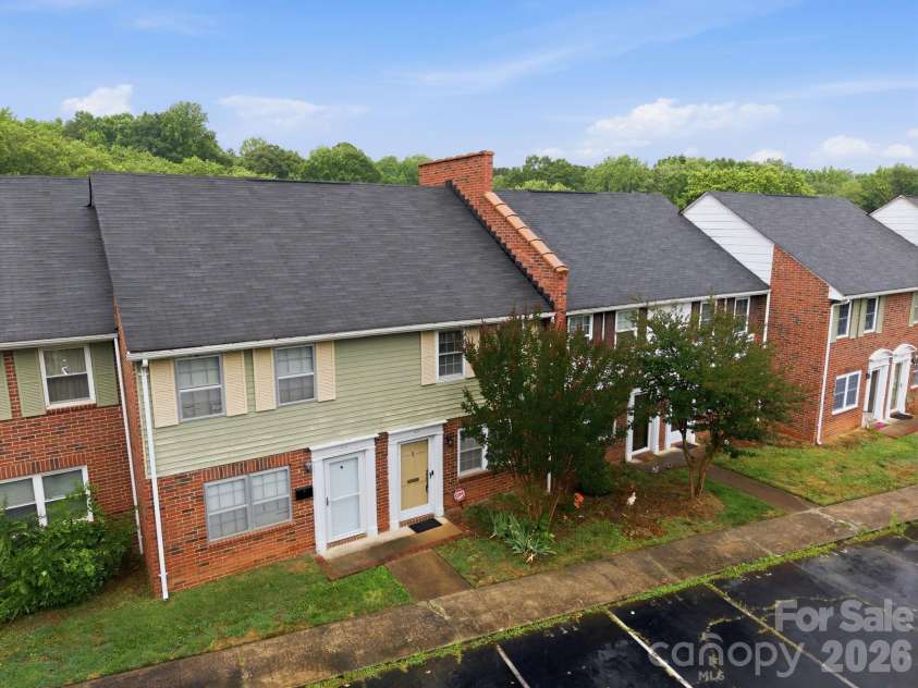 1300 Larchmont Place, Salisbury, NC 28144.  MLS# CAR4386541, YatesRealty ID 7704. 