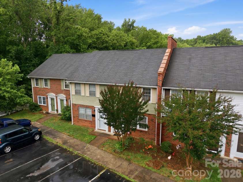 1300 Larchmont Place, Salisbury, NC 28144.  MLS# CAR4386541, YatesRealty ID 7704. 