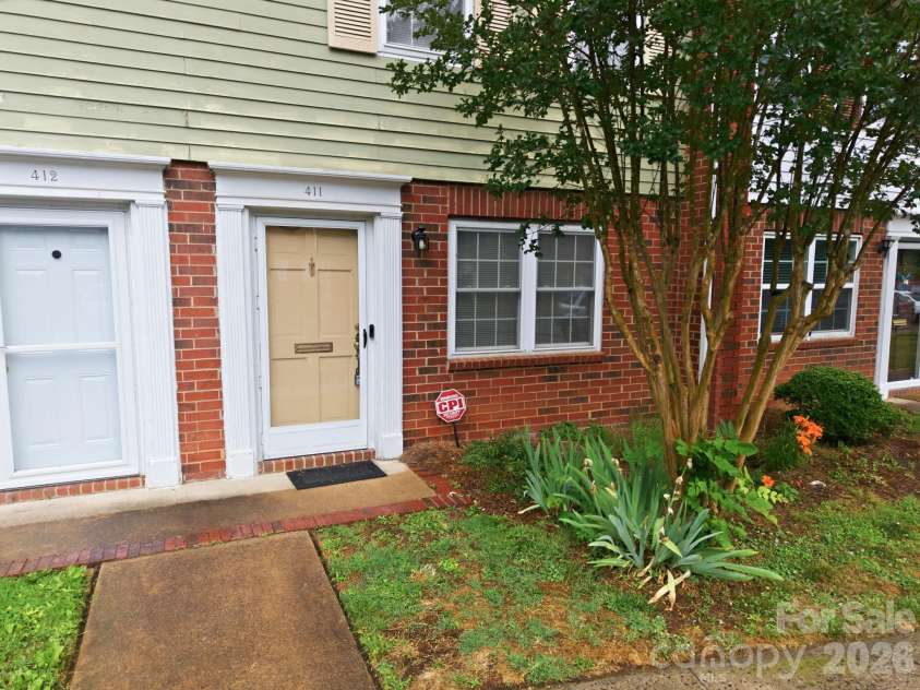 1300 Larchmont Place, Salisbury, NC 28144.  MLS# CAR4386541, YatesRealty ID 7704. 