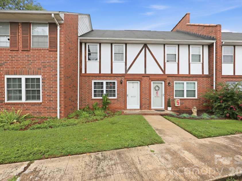 1300 Larchmont Place, Salisbury, NC 28144.  MLS# CAR4404056, YatesRealty ID 7704. 