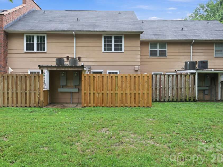 1300 Larchmont Place, Salisbury, NC 28144.  MLS# CAR4404056, YatesRealty ID 7704. 