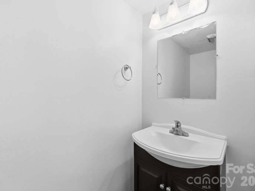 1300 Larchmont Place, Salisbury, NC 28144.  MLS# CAR4404056, YatesRealty ID 7704. 